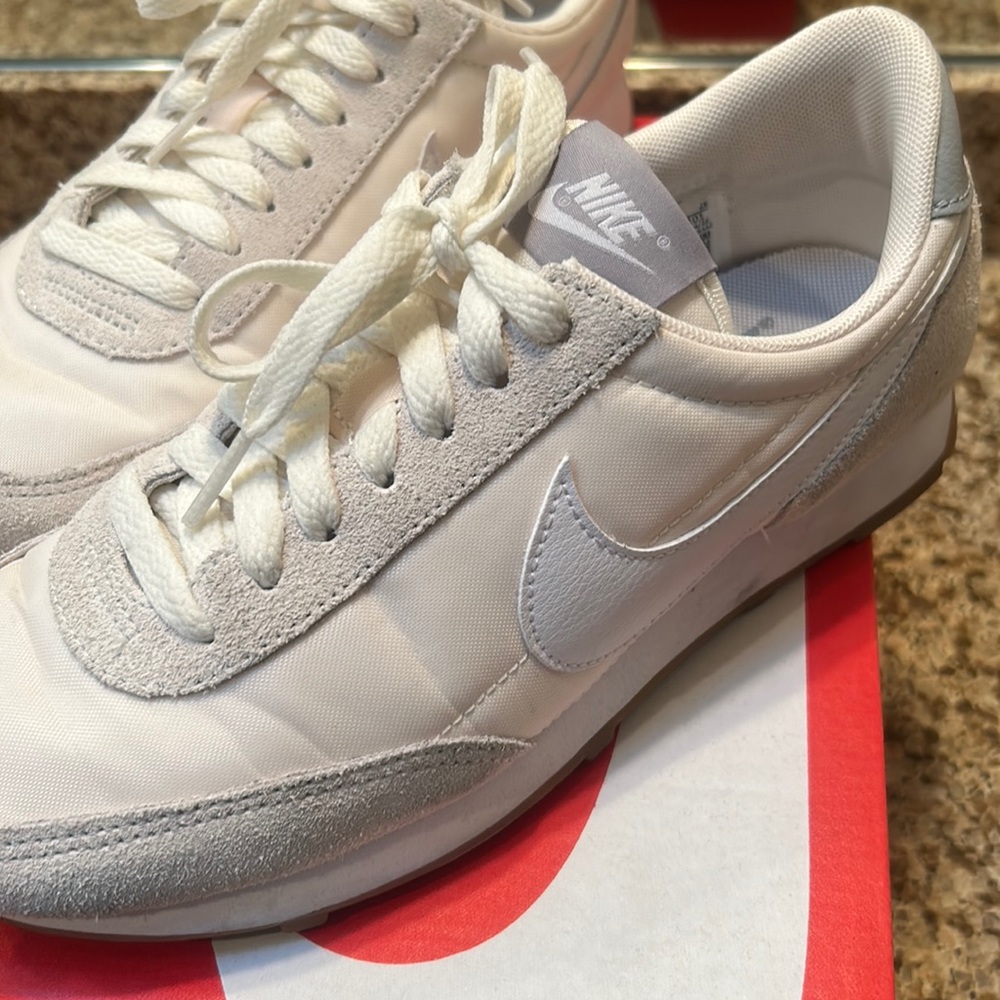 NIKE Daybreak Sneakers